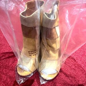 Torrid Brand Neutral Patchwork High-Heeled Booties! BRAND NEW! Size 8